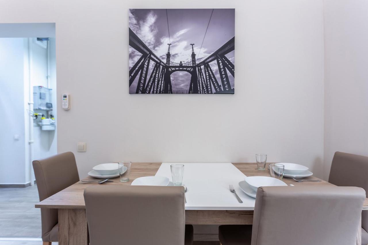 Goldcentral Apartment Akacfa Budapest Eksteriør billede